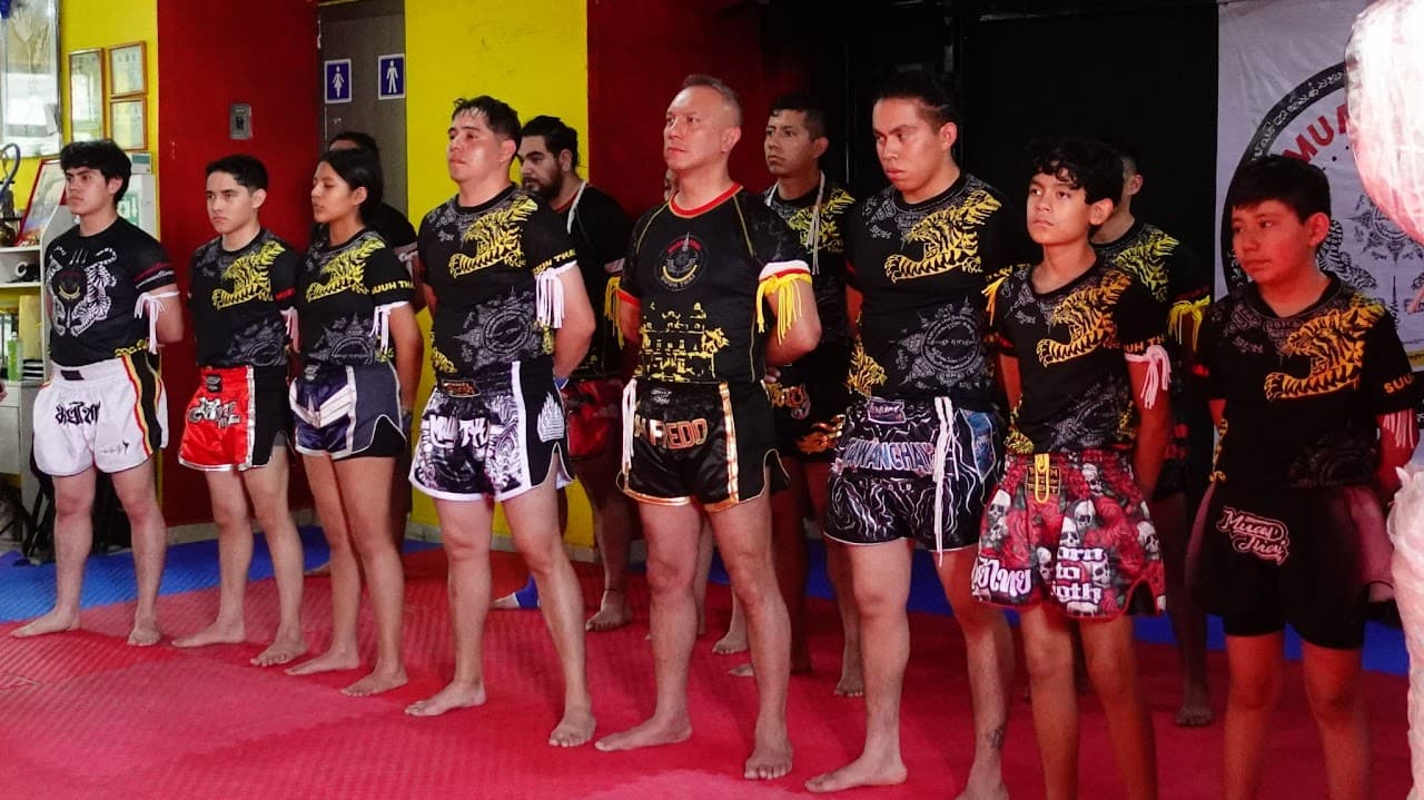 Exterior or interior of Suuh Thai Muay Thai Boxeo tailandés